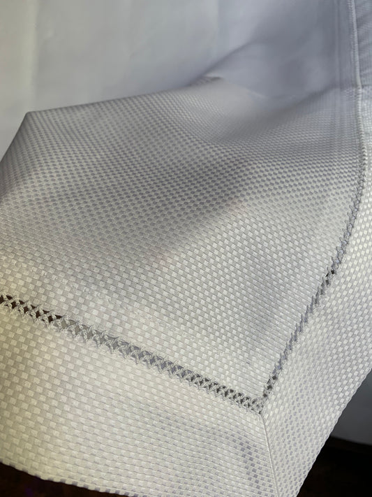 Tablecloth with mesh #1