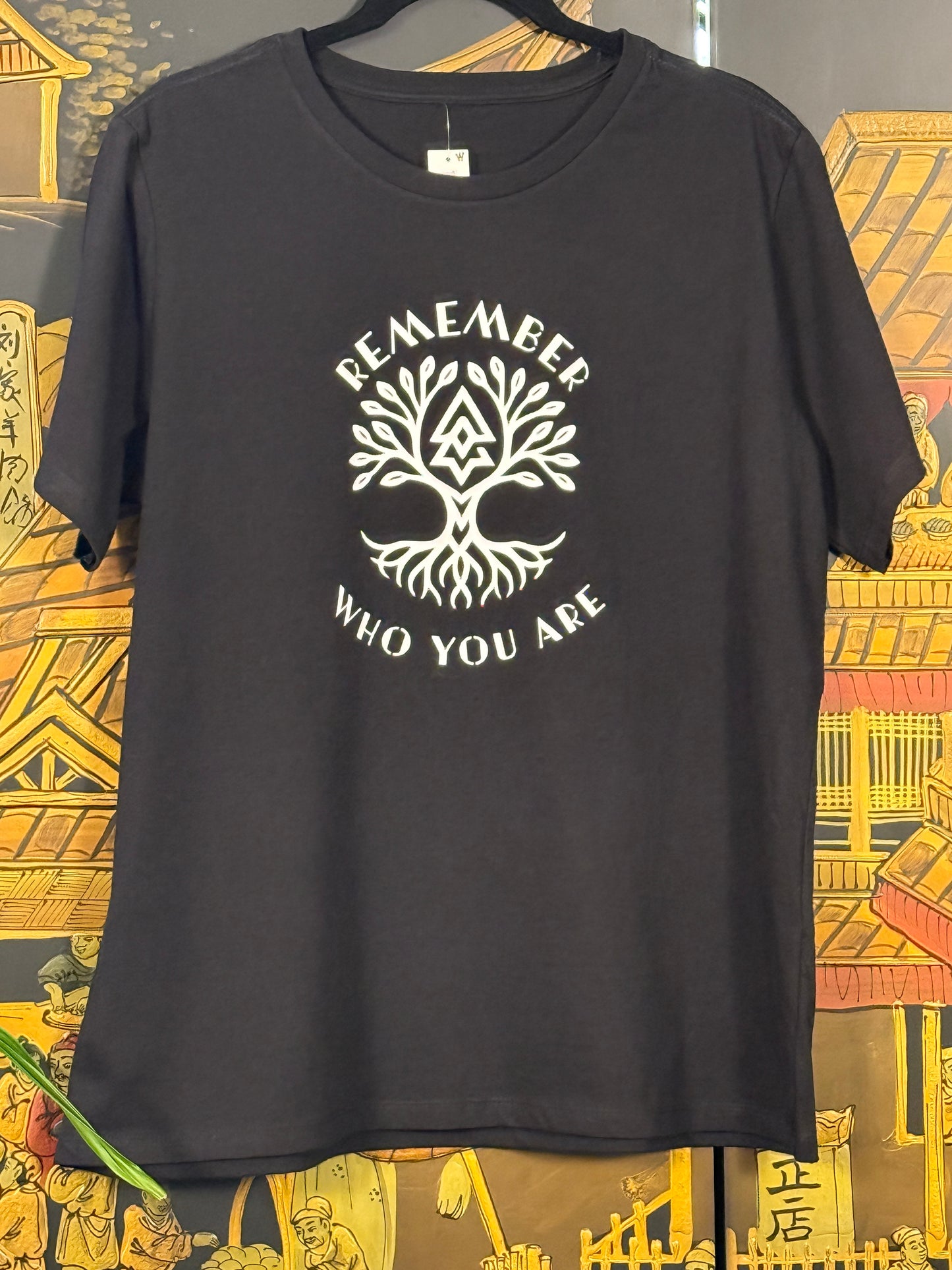 T-shirt Black Tree Remember