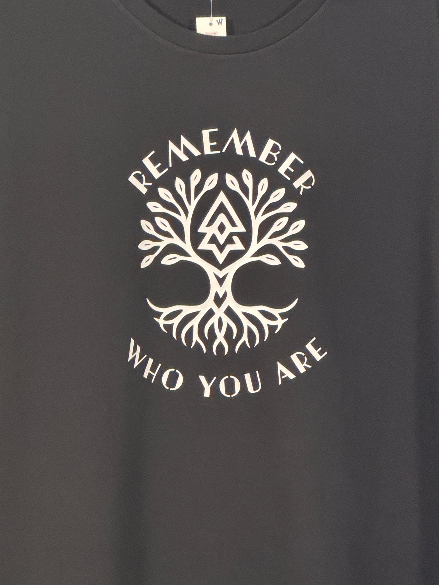 T-shirt Black Tree Remember