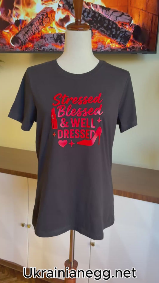 T-shirt Stressed Blessed & WELL DRESSED Black