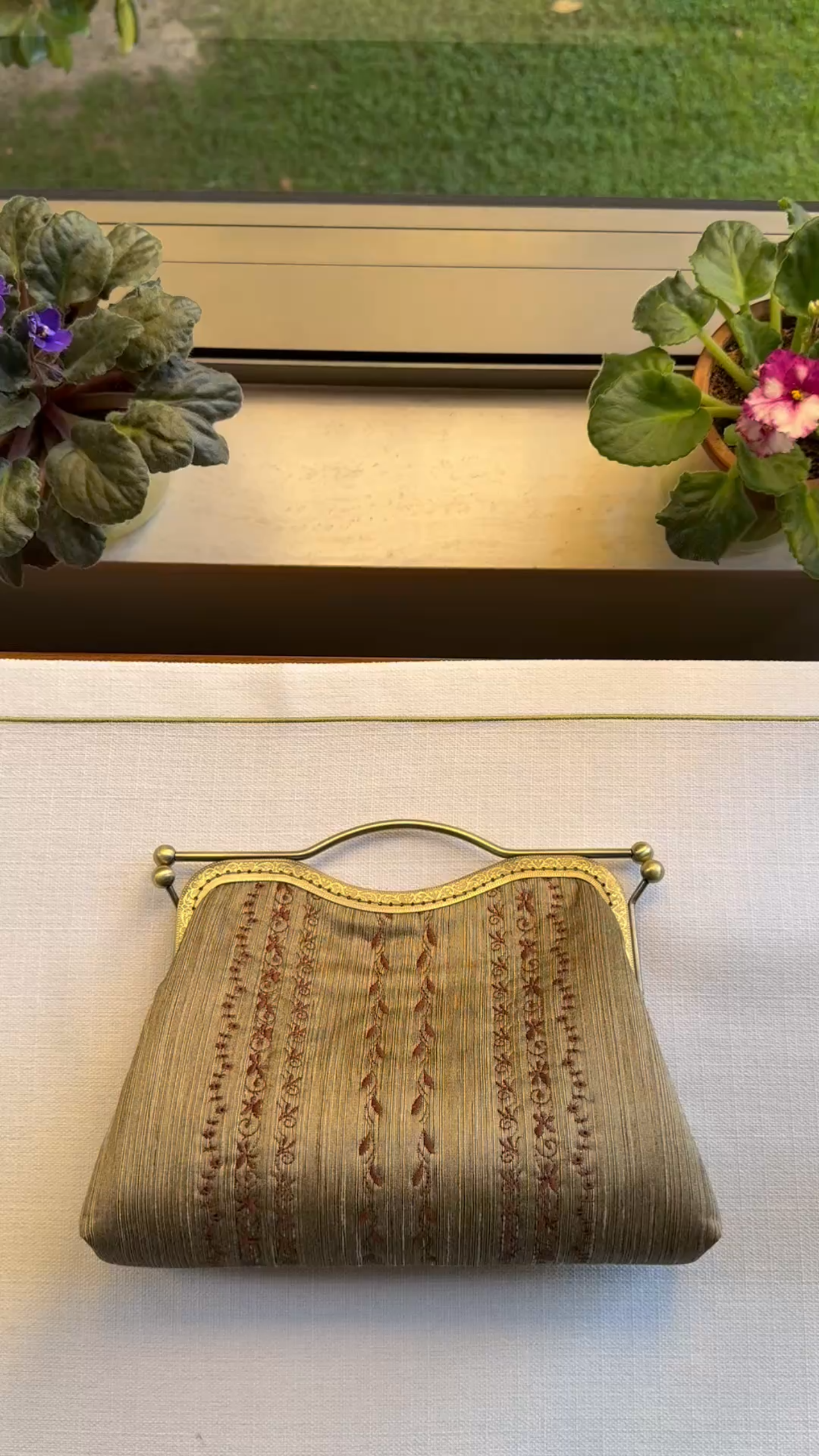 Vintage-Style Frame Clutch with Chain Strap | Red Embroidery