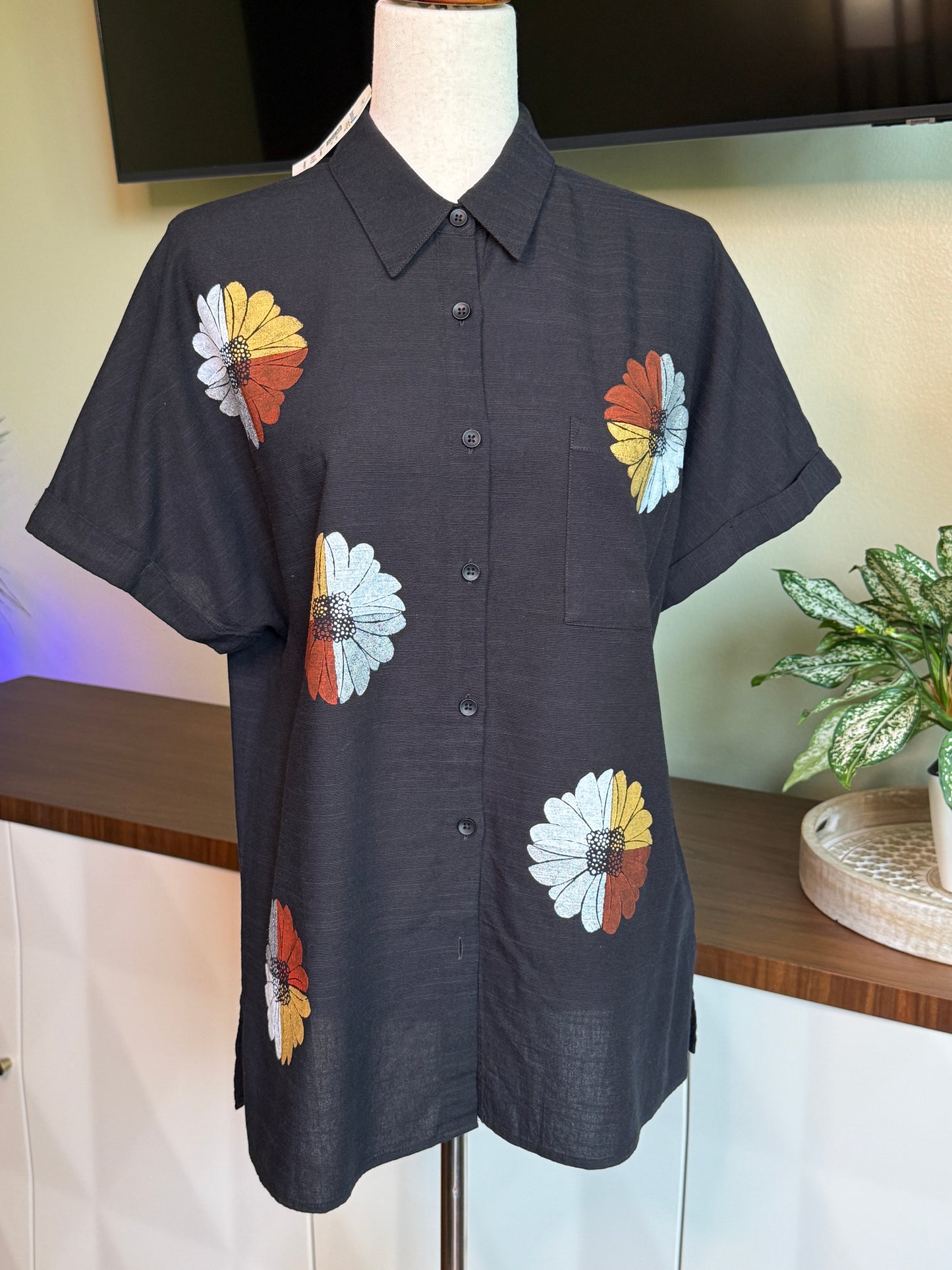 Women's black shirt Flowers